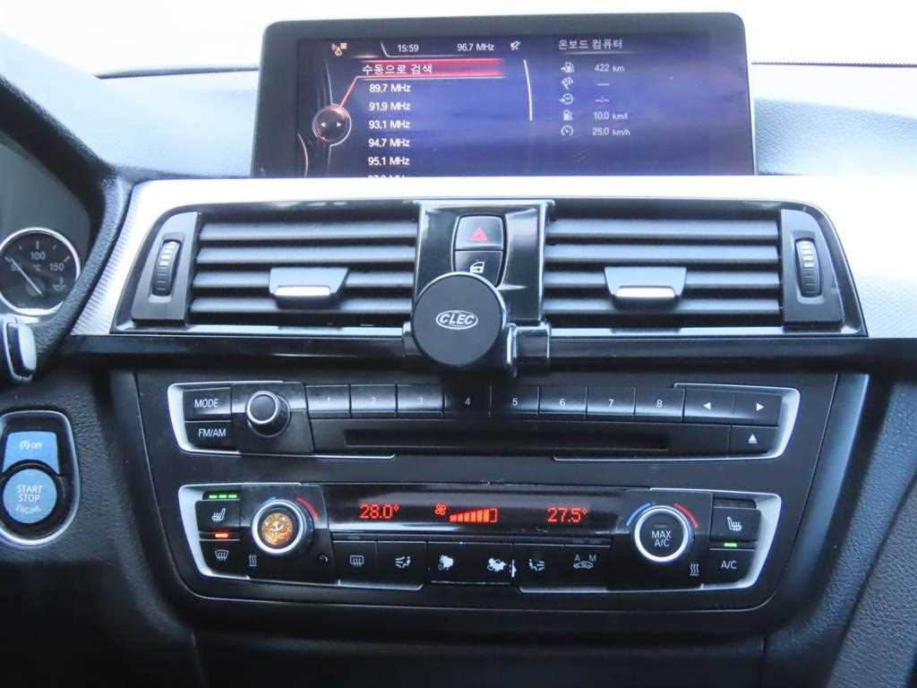 BMW 3-Series — photo 12