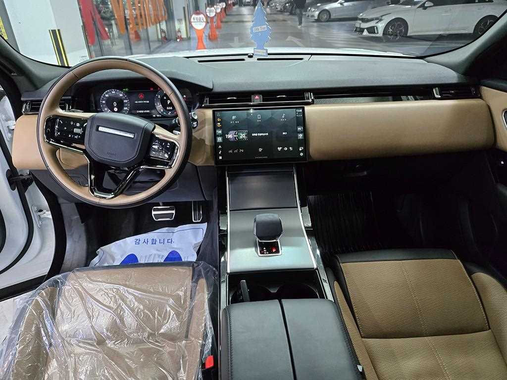 Land Rover Range Rover Velar — photo 10