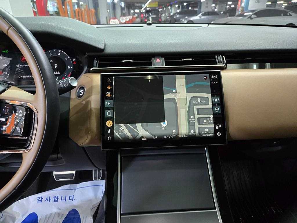 Land Rover Range Rover Velar — photo 11