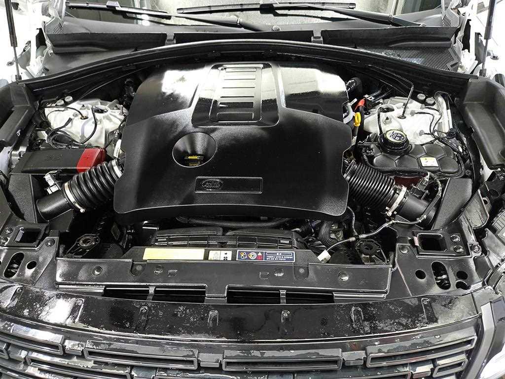 Land Rover Range Rover Velar — photo 19