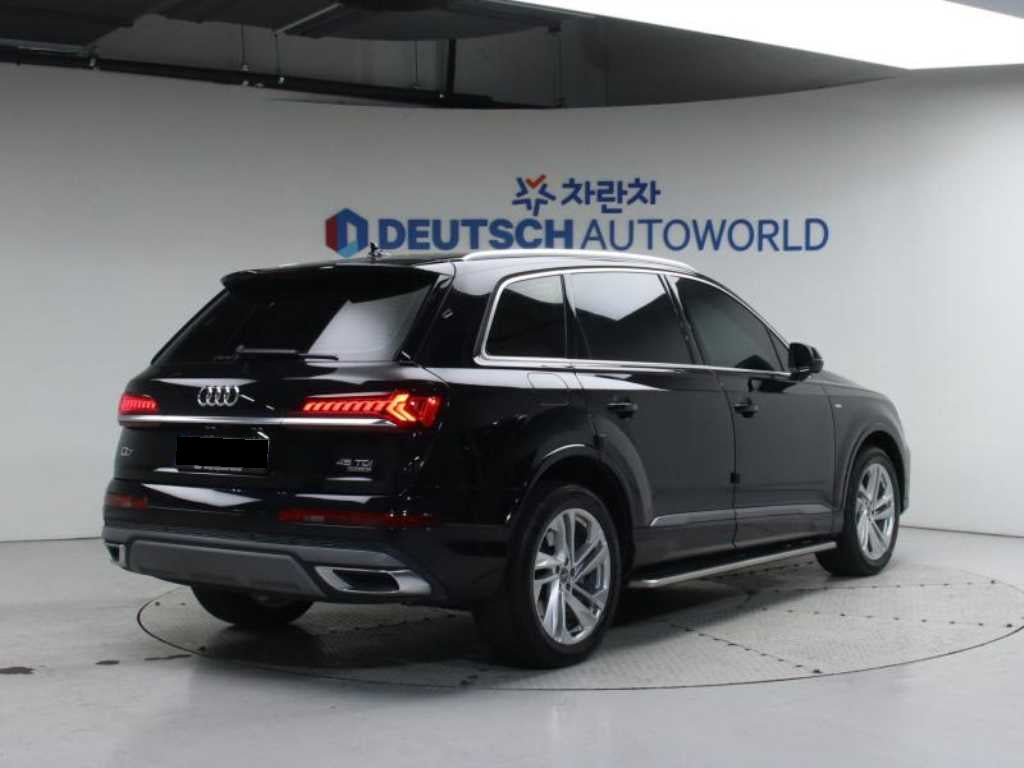 Audi Q7 — photo 03