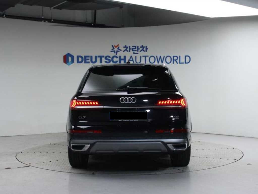 Audi Q7 — photo 05