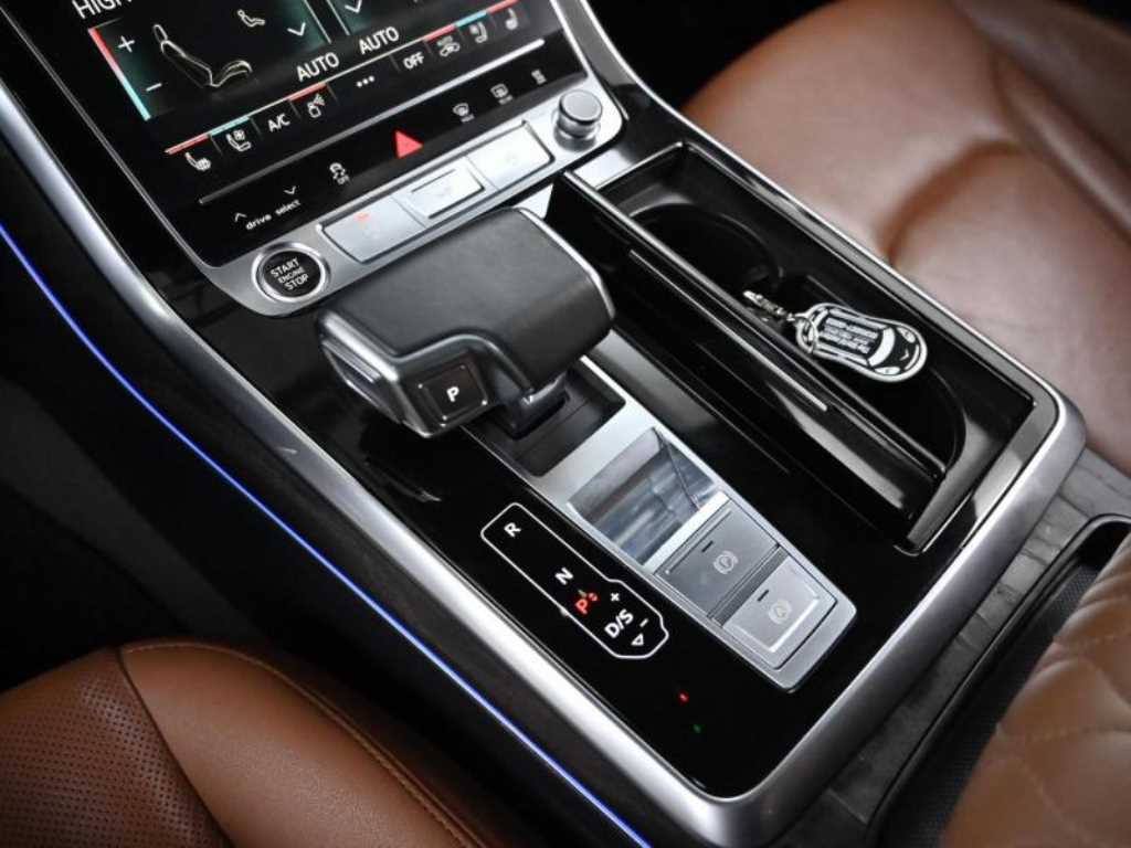 Audi Q7 — photo 10