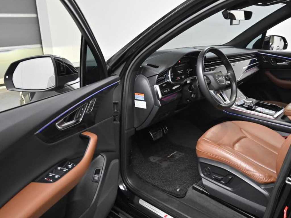 Audi Q7 — photo 12