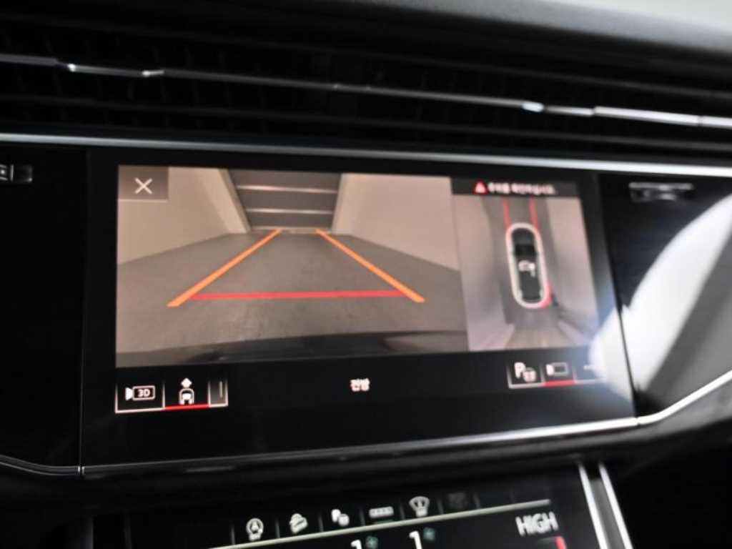 Audi Q7 — photo 16