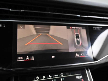 Audi Q7 — photo 16
