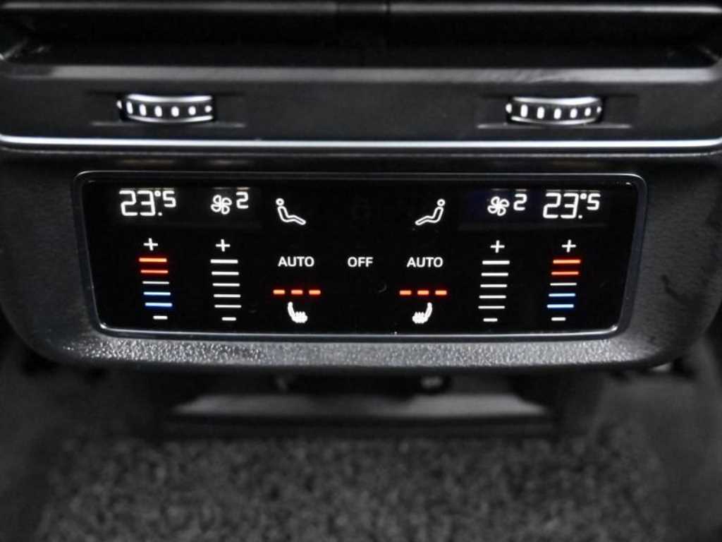 Audi Q7 — photo 17