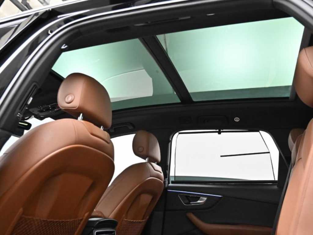 Audi Q7 — photo 20