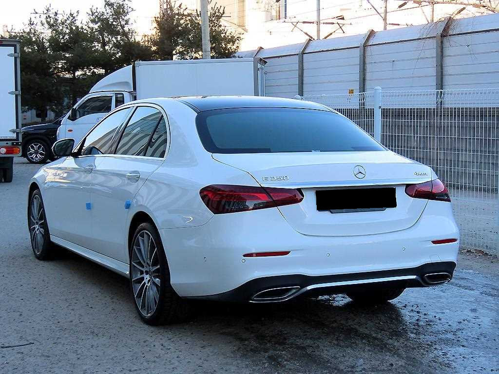 Mercedes-Benz E-Class — photo 03