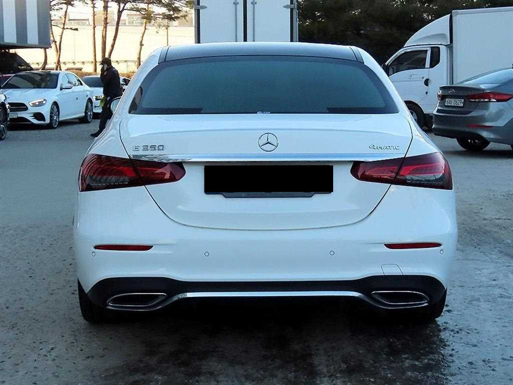 Mercedes-Benz E-Class — photo 04