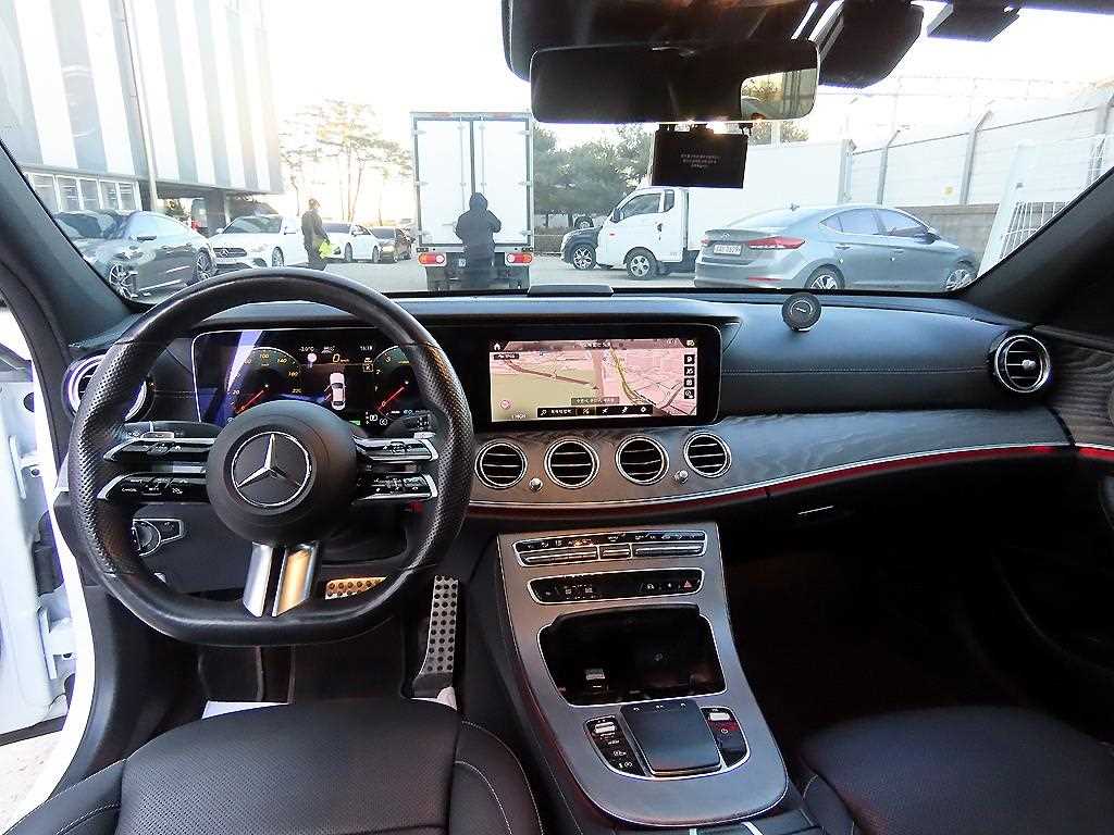 Mercedes-Benz E-Class — photo 07