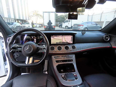 Mercedes-Benz E-Class — photo 07