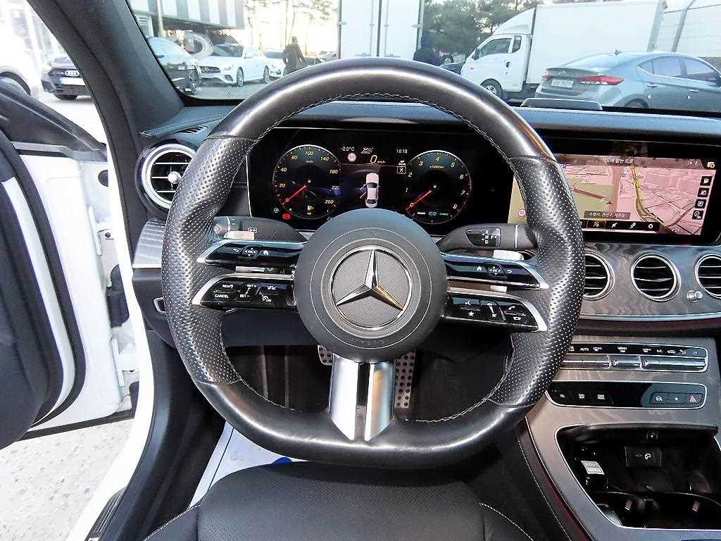 Mercedes-Benz E-Class — photo 08