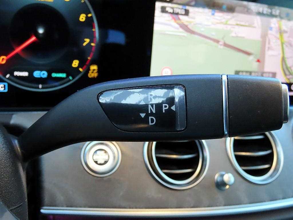 Mercedes-Benz E-Class — photo 11