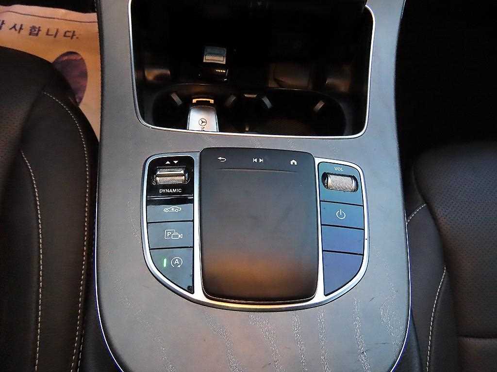 Mercedes-Benz E-Class — photo 13