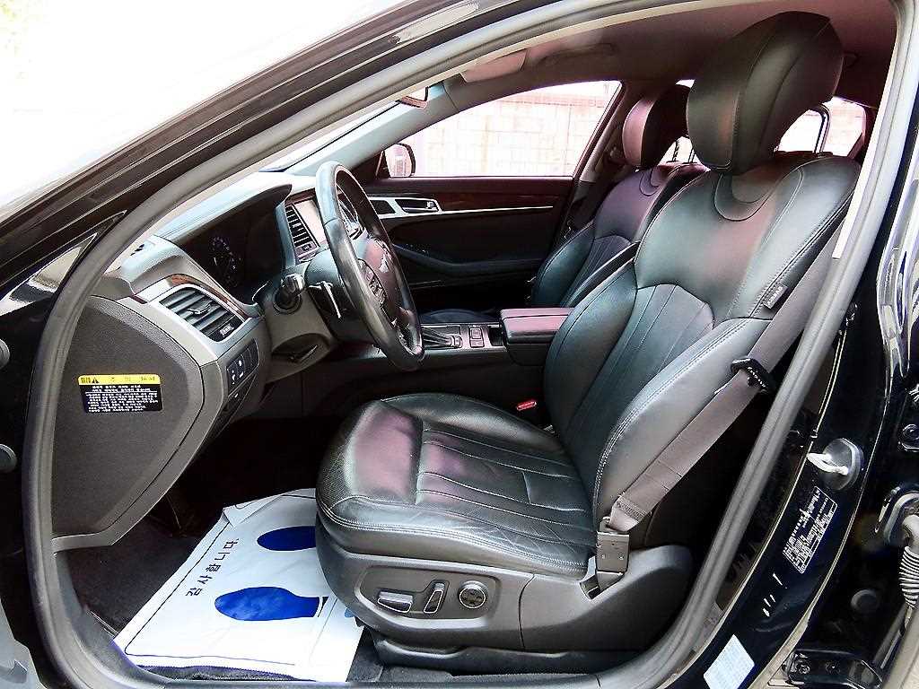 Hyundai Genesis — photo 05