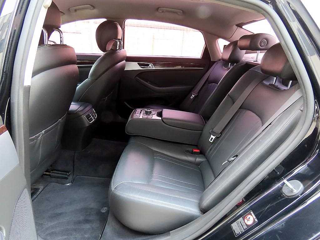 Hyundai Genesis — photo 06