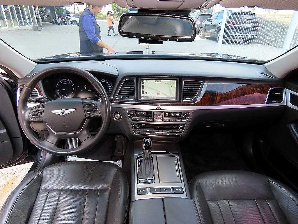 Hyundai Genesis — photo 07