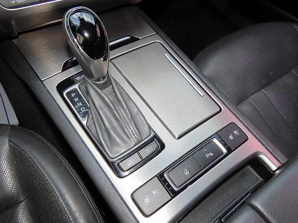 Hyundai Genesis — photo 11