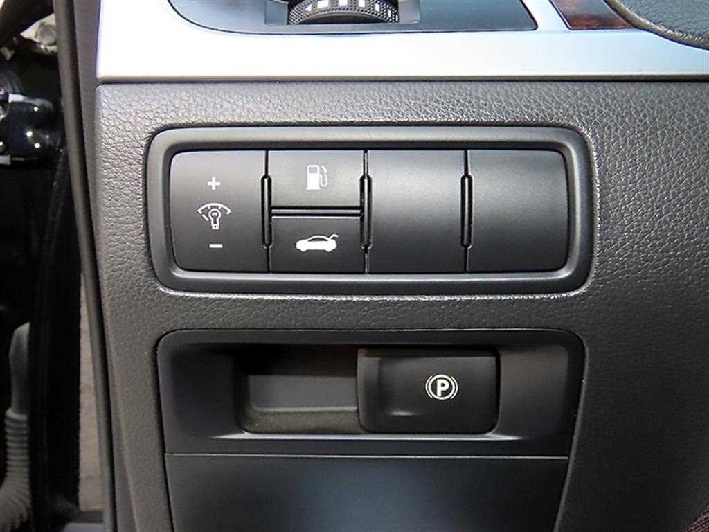 Hyundai Genesis — photo 13