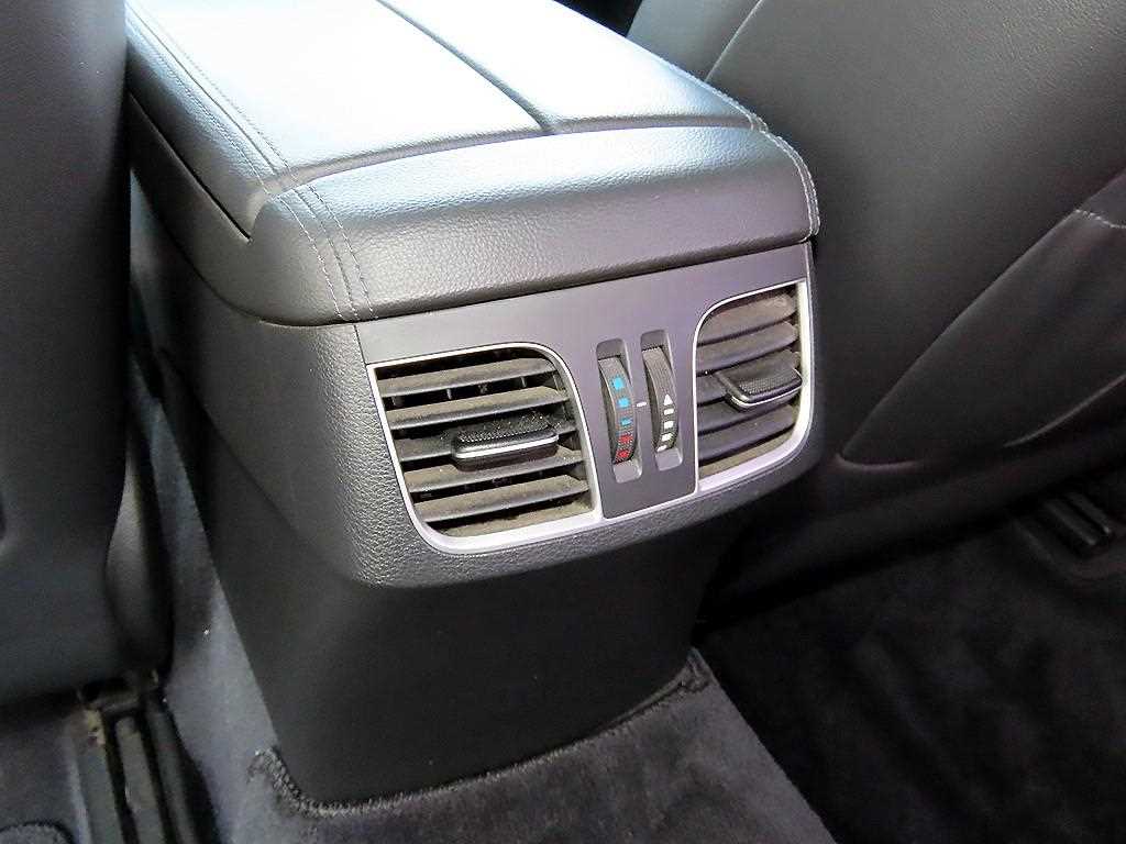 Hyundai Genesis — photo 17