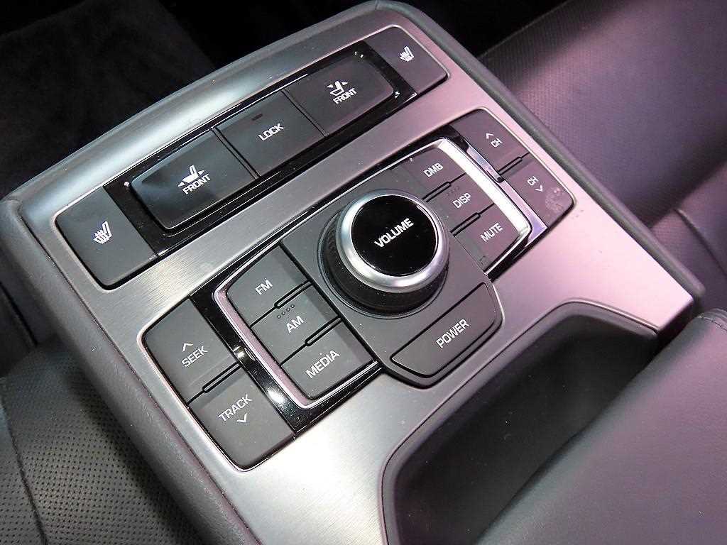 Hyundai Genesis — photo 18