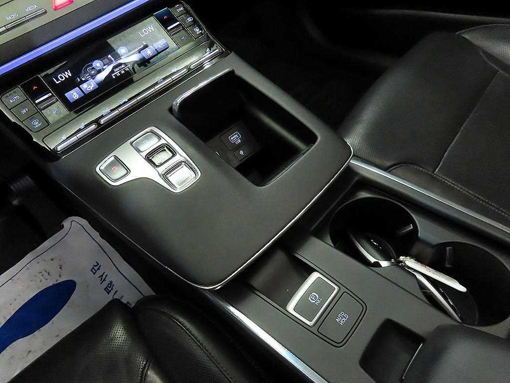 Hyundai Grandeur — photo 12