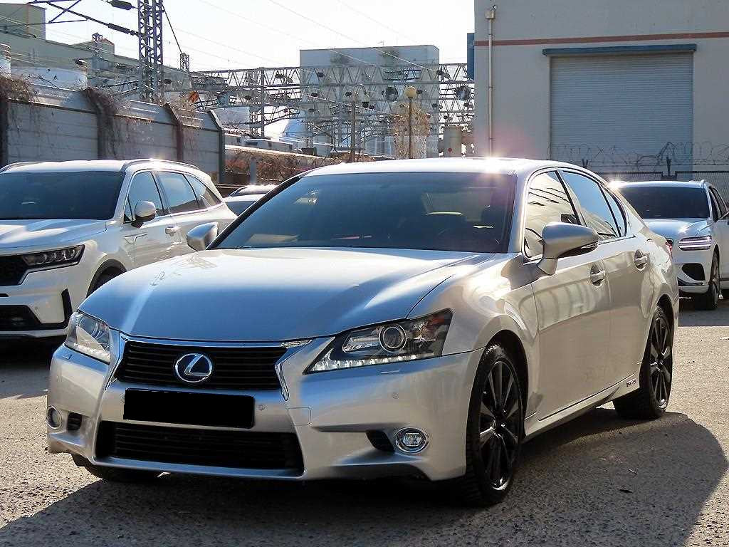 Lexus GS — photo 02