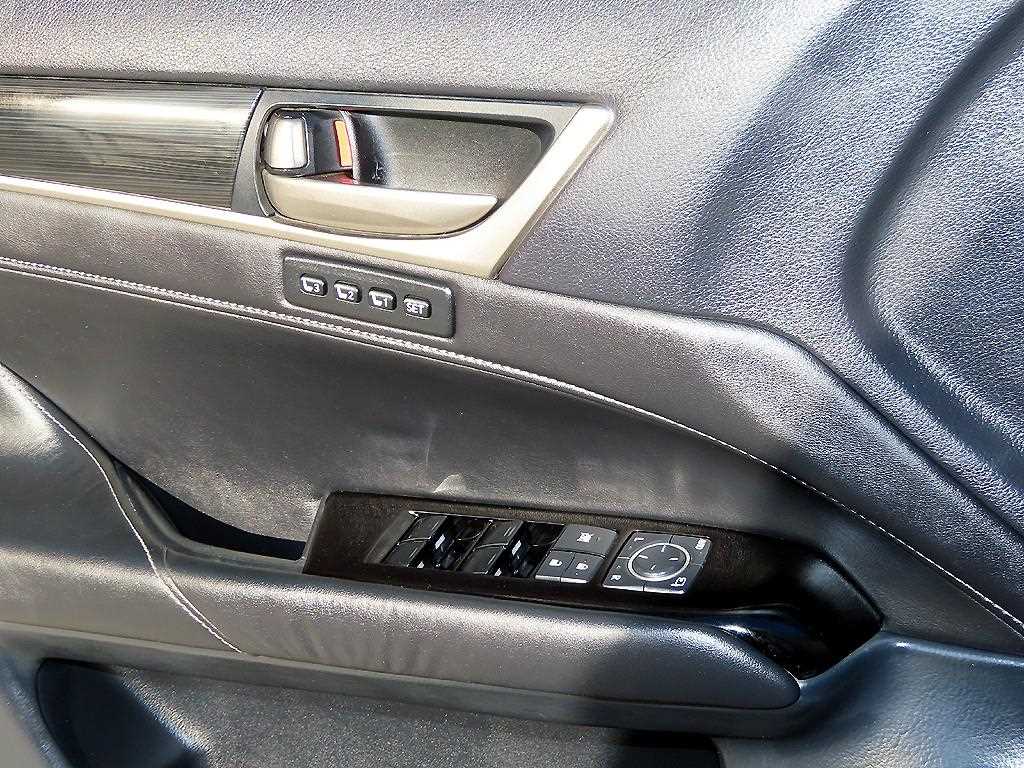 Lexus GS — photo 11