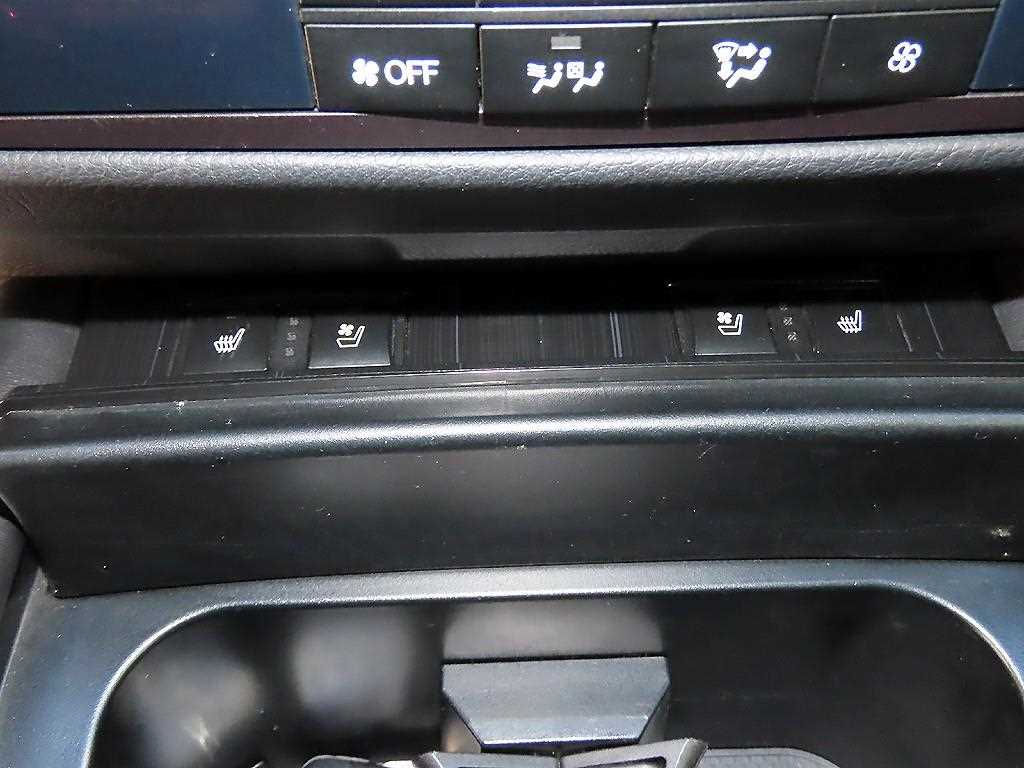 Lexus GS — photo 13