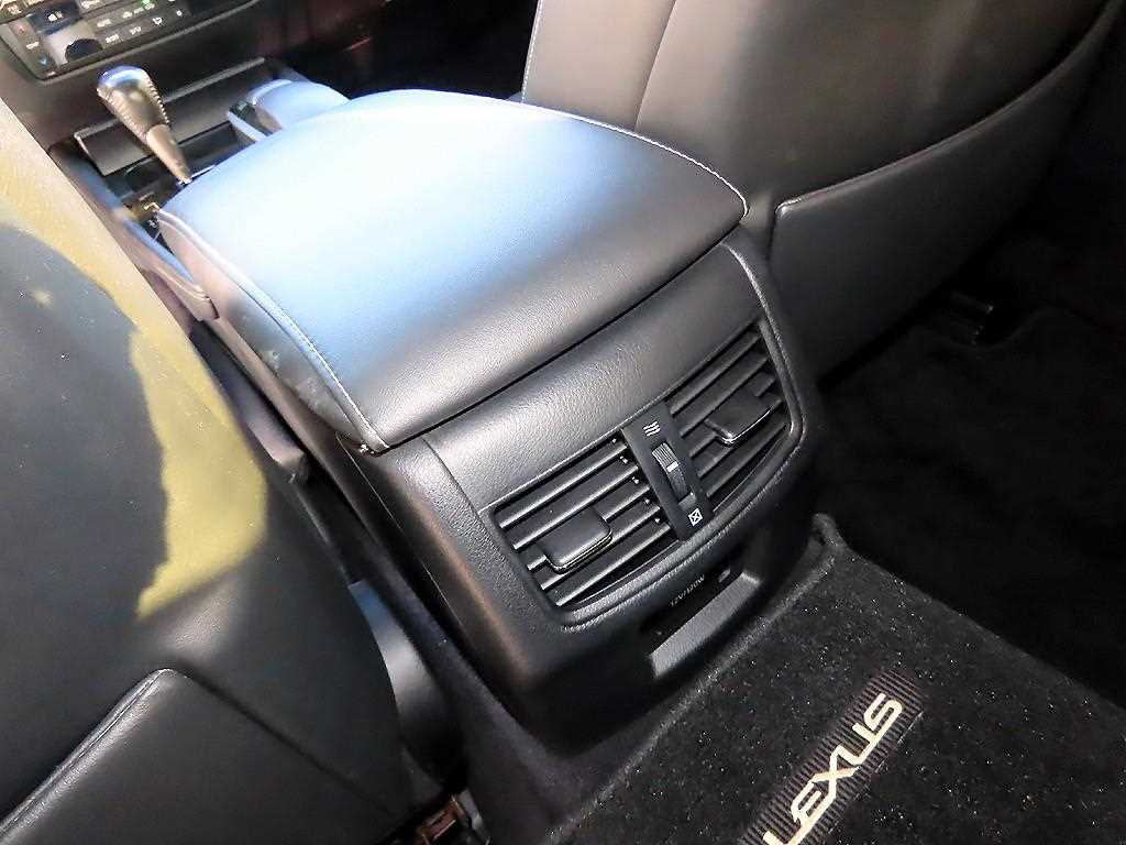 Lexus GS — photo 17