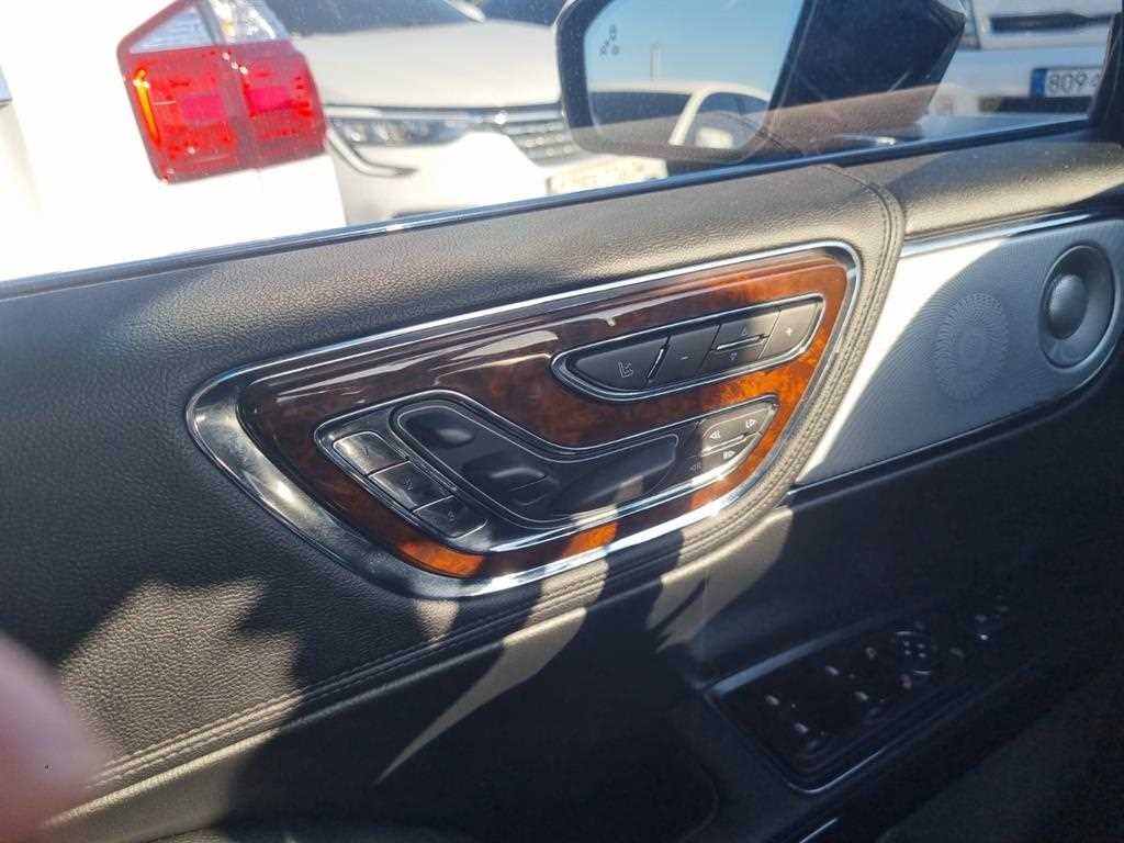 Lincoln Continental — photo 08