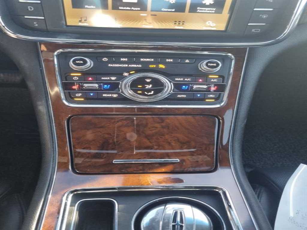 Lincoln Continental — photo 11