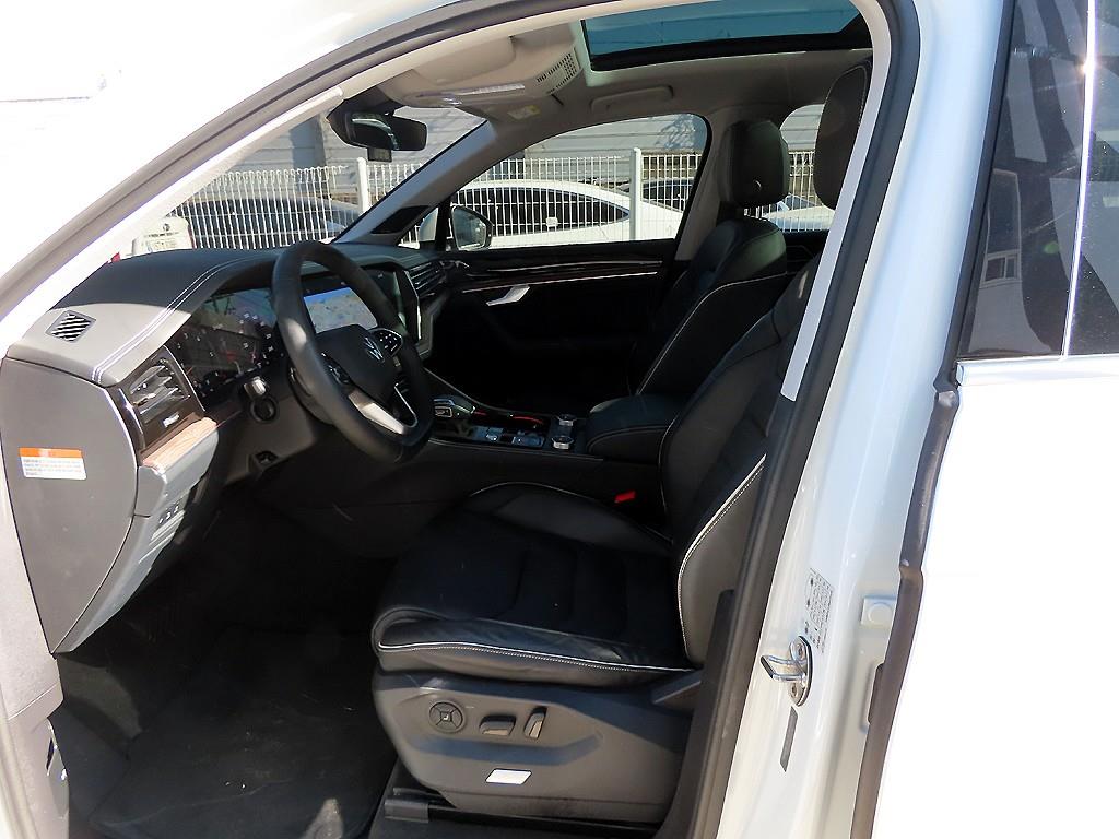 Volkswagen Touareg — photo 05