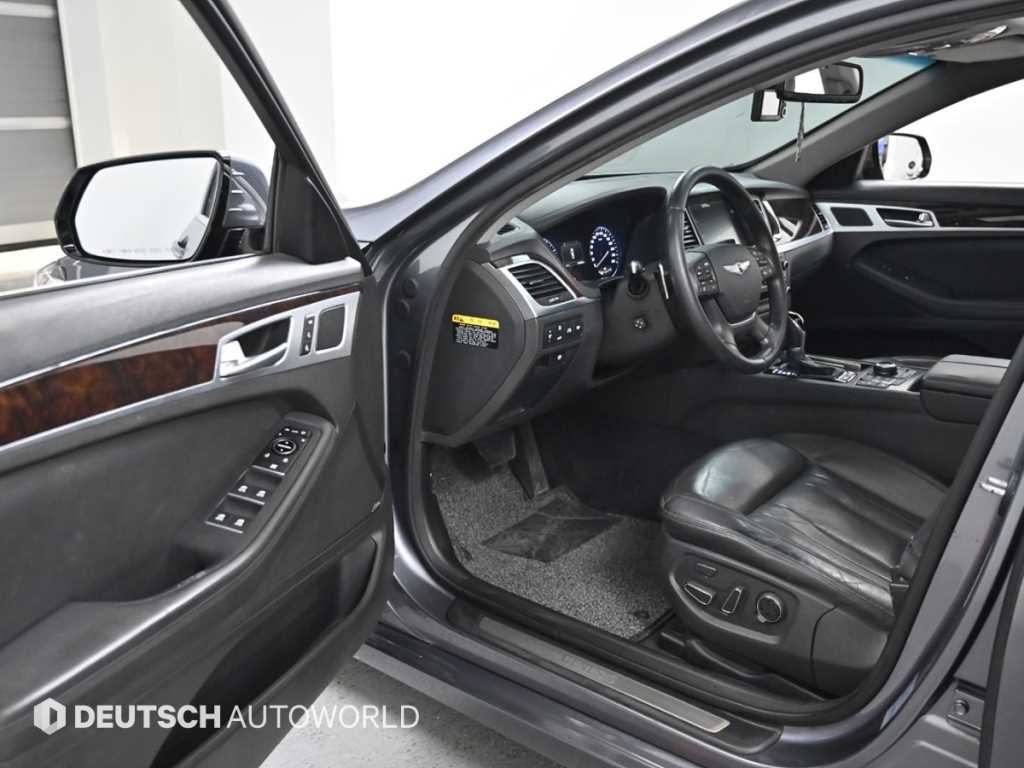 Hyundai Genesis — photo 11