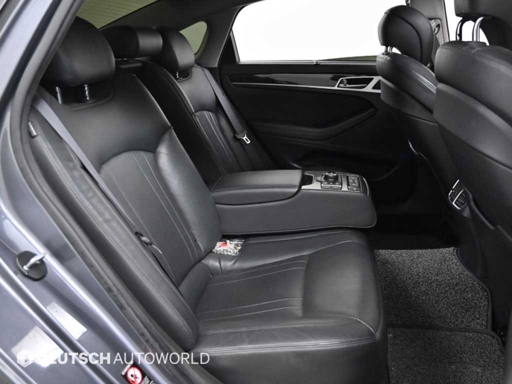 Hyundai Genesis — photo 12