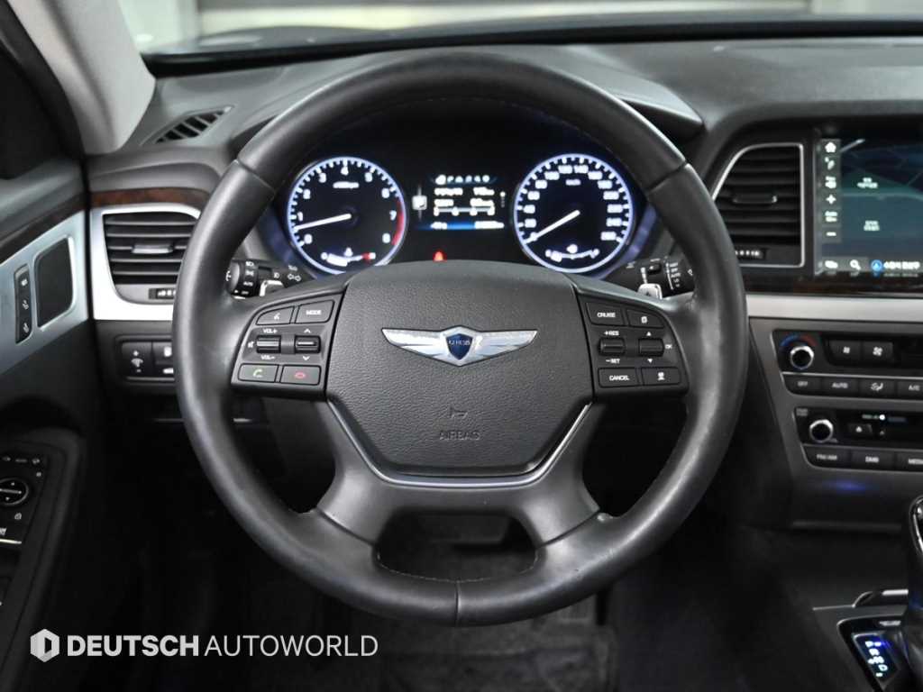 Hyundai Genesis — photo 13