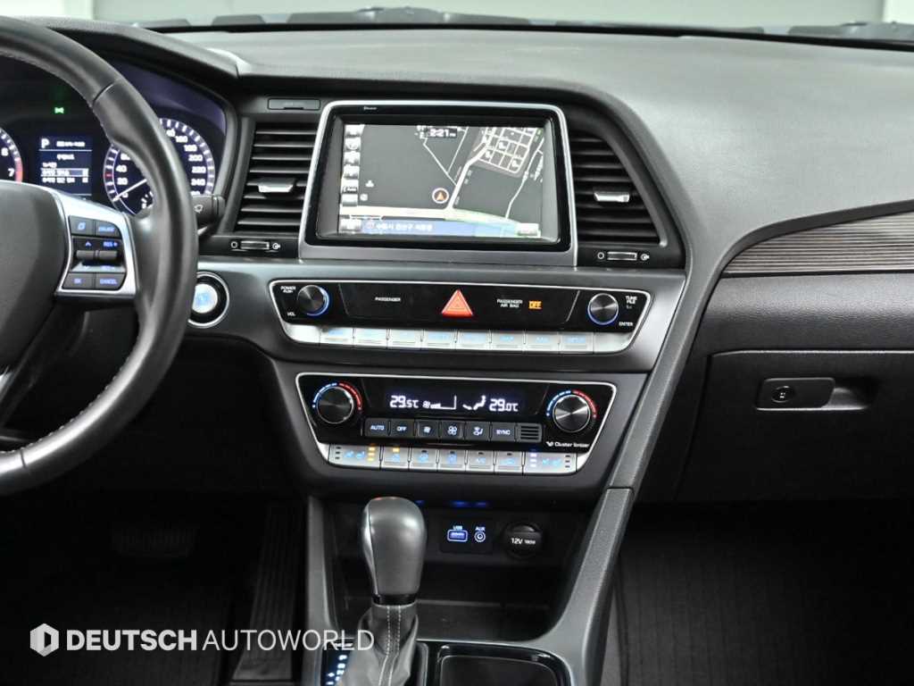 Hyundai Sonata — photo 14