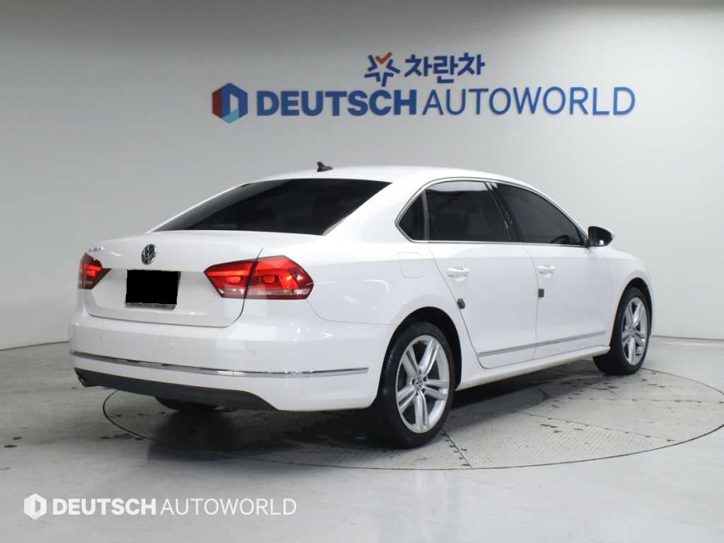 Volkswagen Passat — photo 02