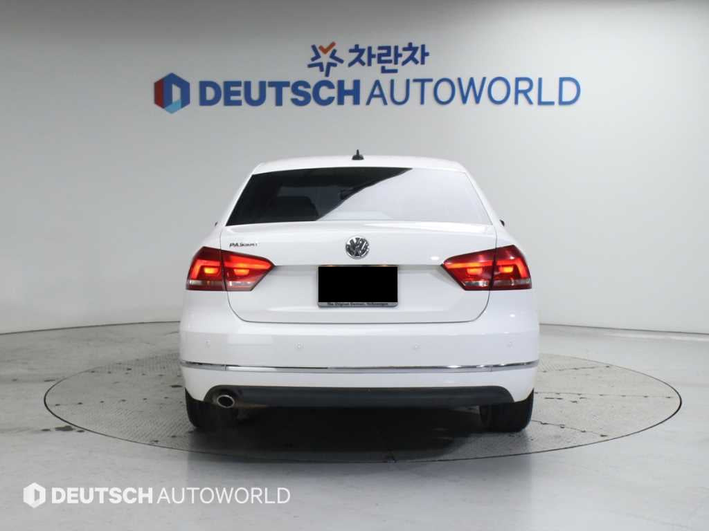 Volkswagen Passat — photo 04