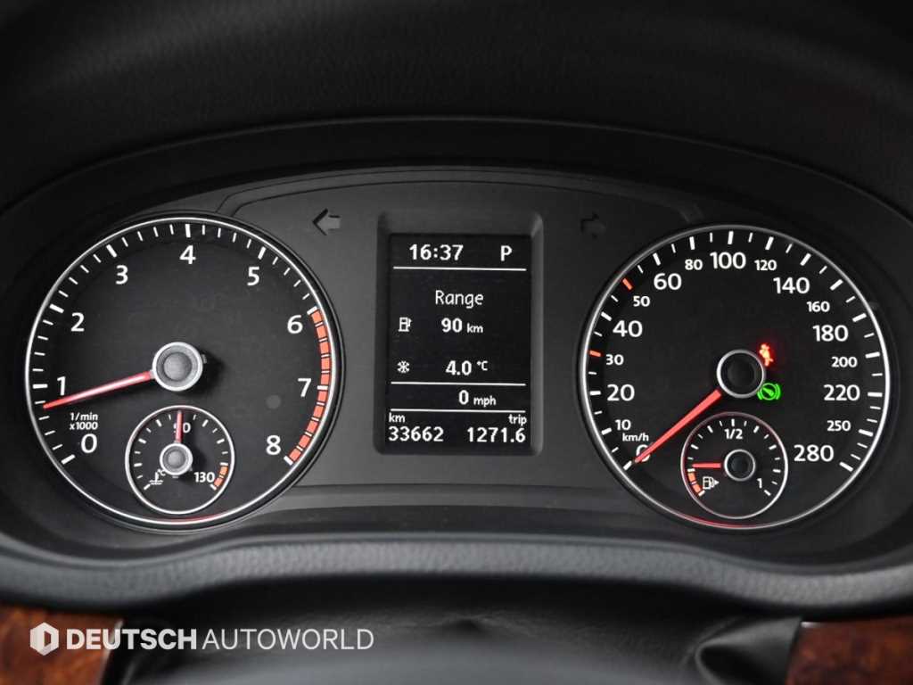 Volkswagen Passat — photo 08