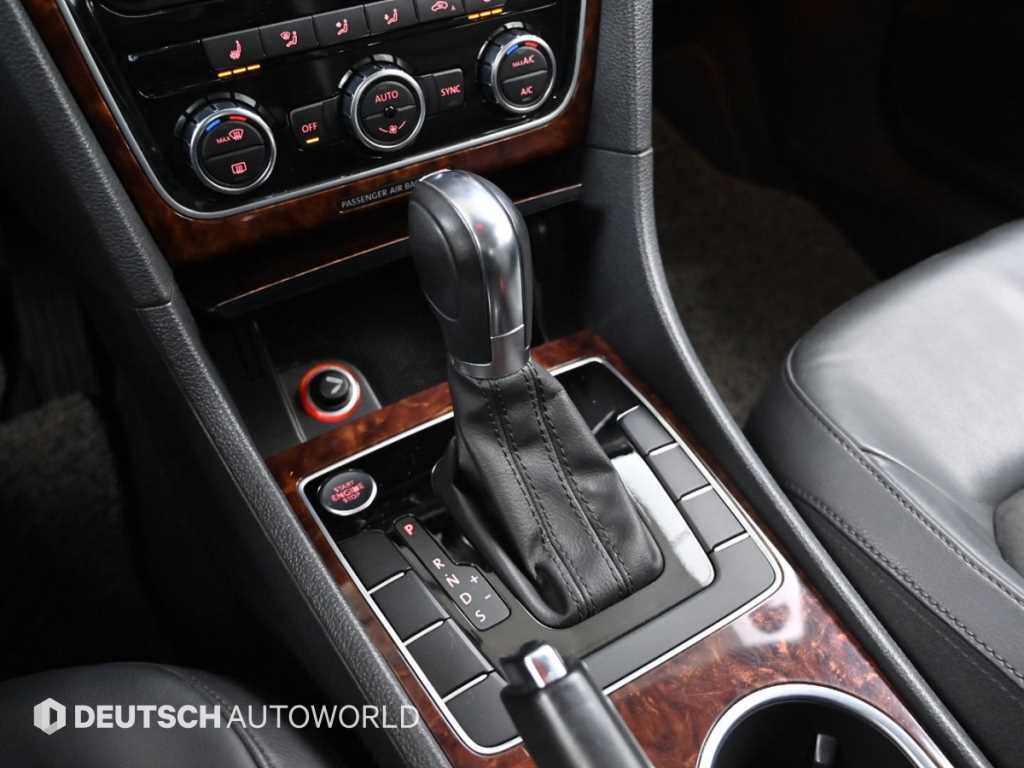 Volkswagen Passat — photo 09