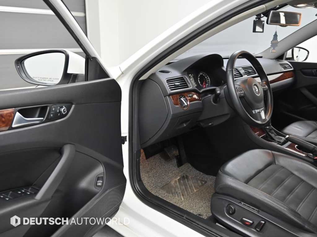 Volkswagen Passat — photo 11