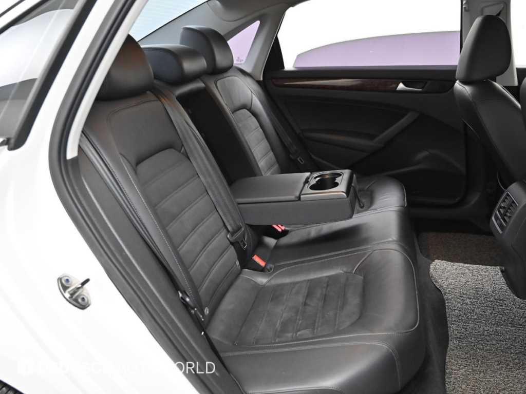 Volkswagen Passat — photo 12