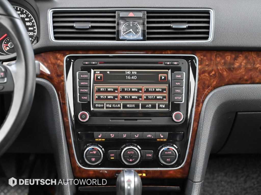 Volkswagen Passat — photo 14