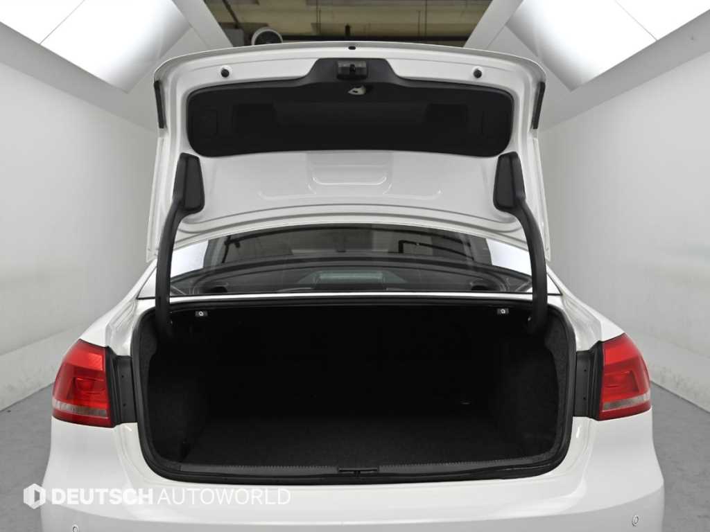 Volkswagen Passat — photo 20