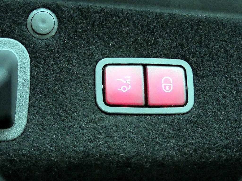 Mercedes-Benz S-Class — photo 15