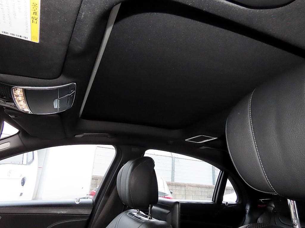 Mercedes-Benz S-Class — photo 16