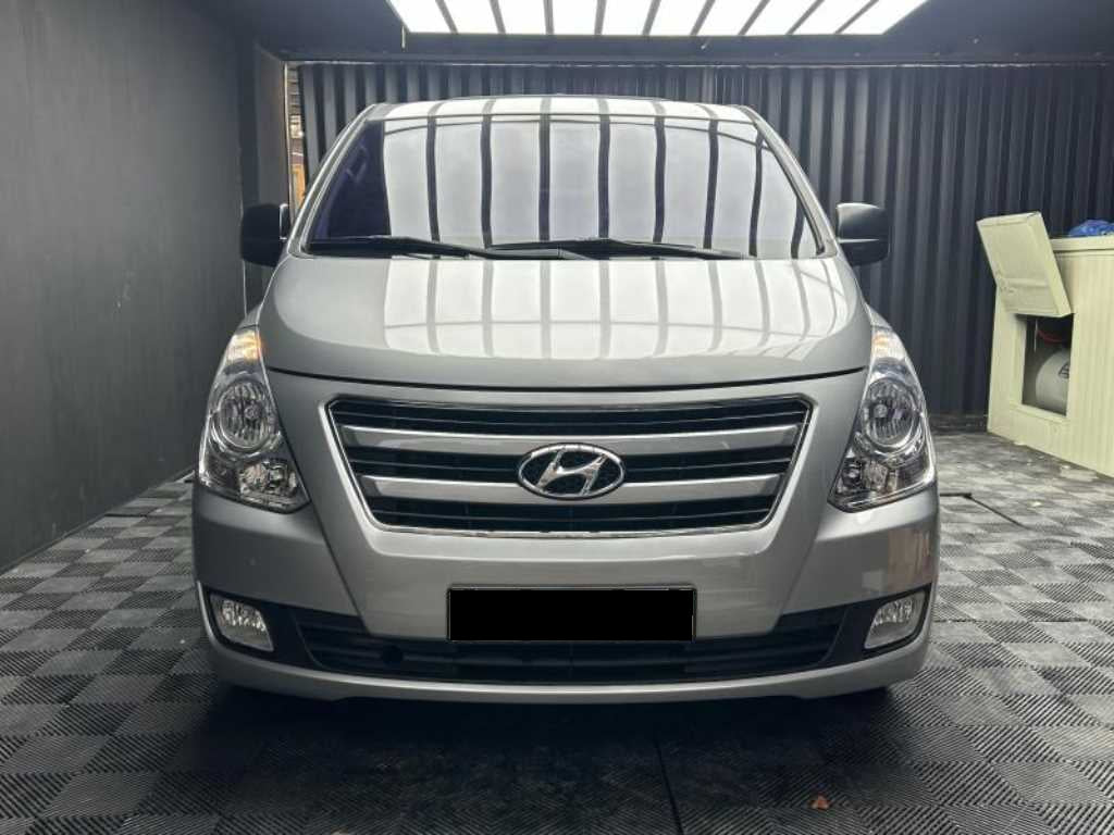 Hyundai Starex — photo 01