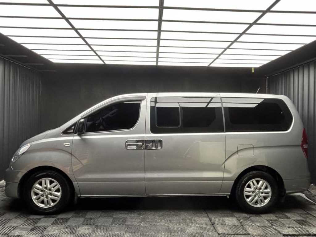 Hyundai Starex — photo 02